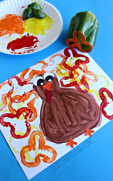 green-pepper-stamping-turkey-craft-for-kids