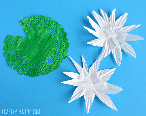 cupcake-liner-doily-lily-pad-craft