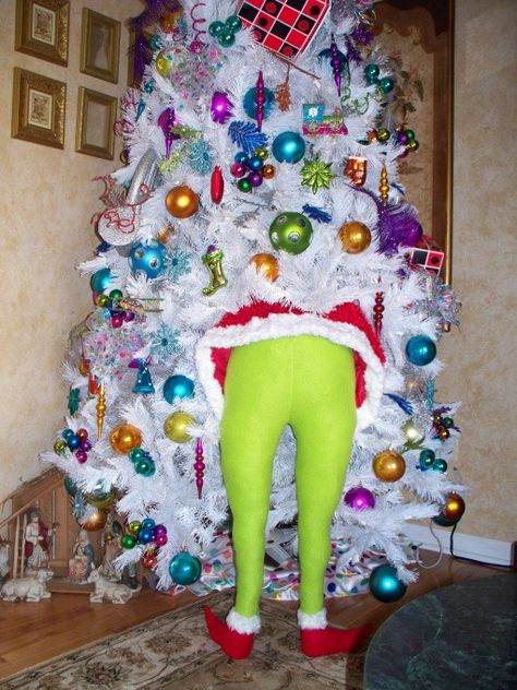 grinch-stuck-in-christmas-tree