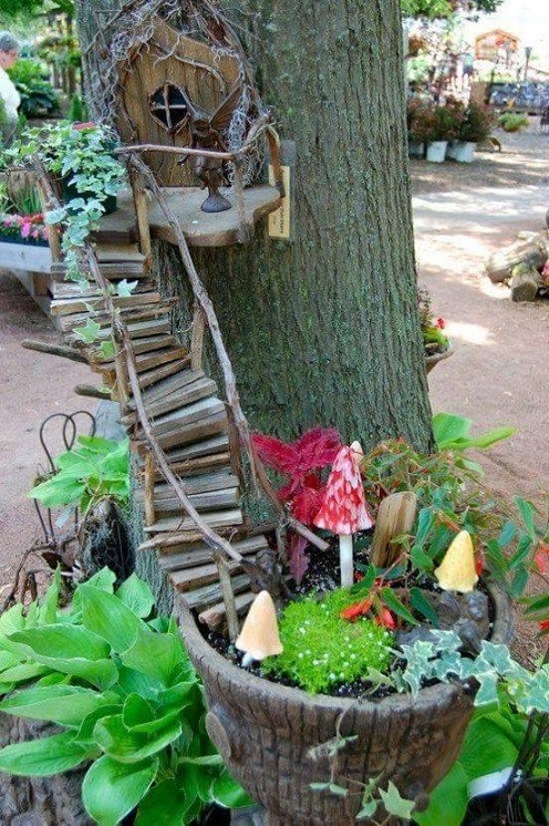 tree-stump-fairy-garden-idea