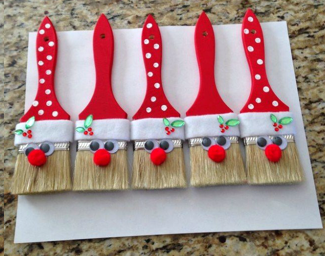 santa-paintbrushes-christmas-decoration