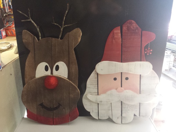 wood-pallet-reindeer-santa-christmas-decoratino