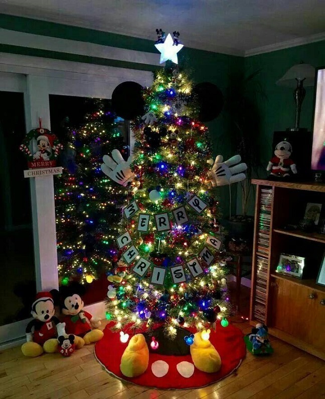 mickey-mouse-christmas-tree