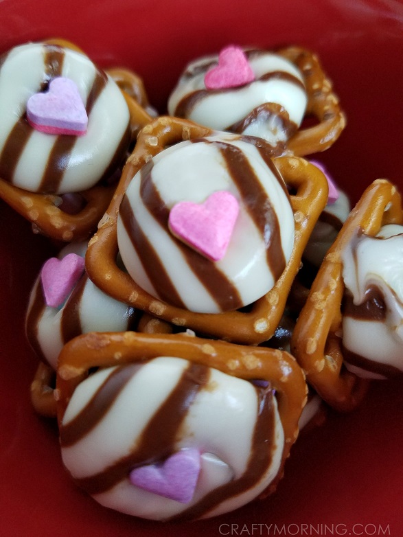 hugs-pretzel-valentine-treats-for-kids