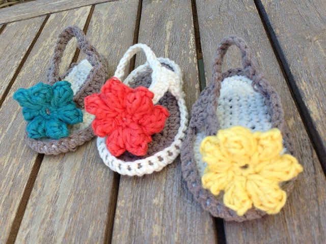 crochet-baby-sandals-flowers