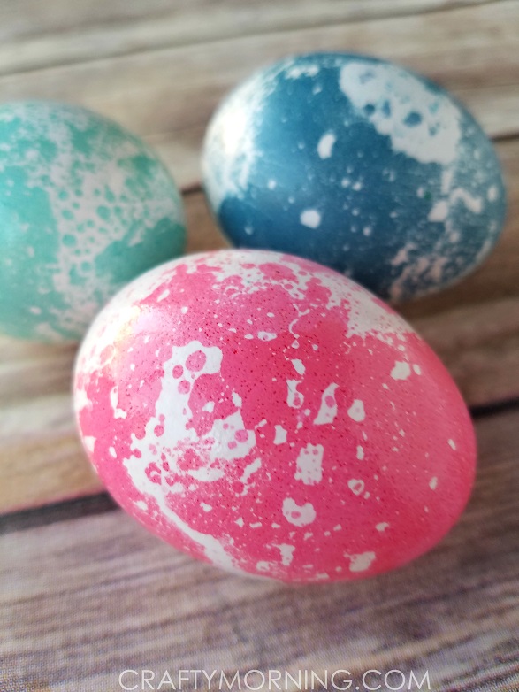 How to Marble Easter Eggs with Oil