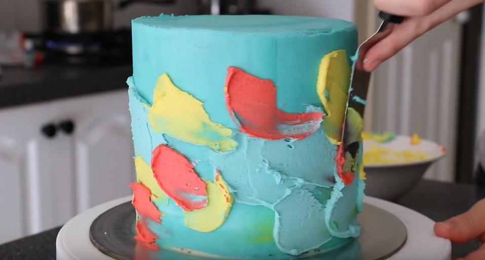 Smear Frosting on a Cake and Spin to Make the Coolest Design