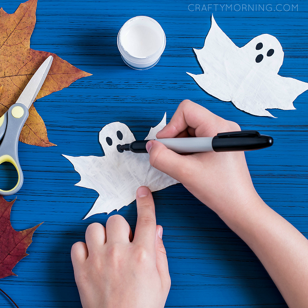 Turn Leaves into Ghosts (Kids Craft)
