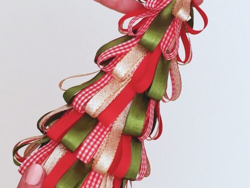 36 Christmas Tree Ribbon Ideas That Are Ingeniously Easy